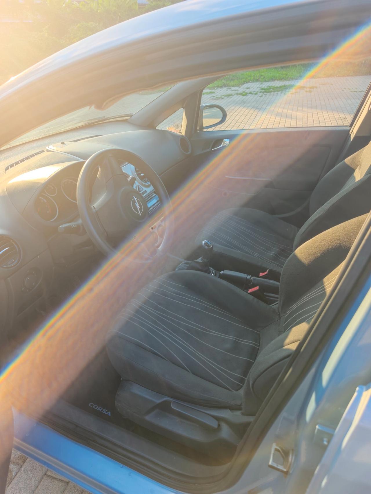 Opel Corsa 1.4 16V 5 porte Cosmo