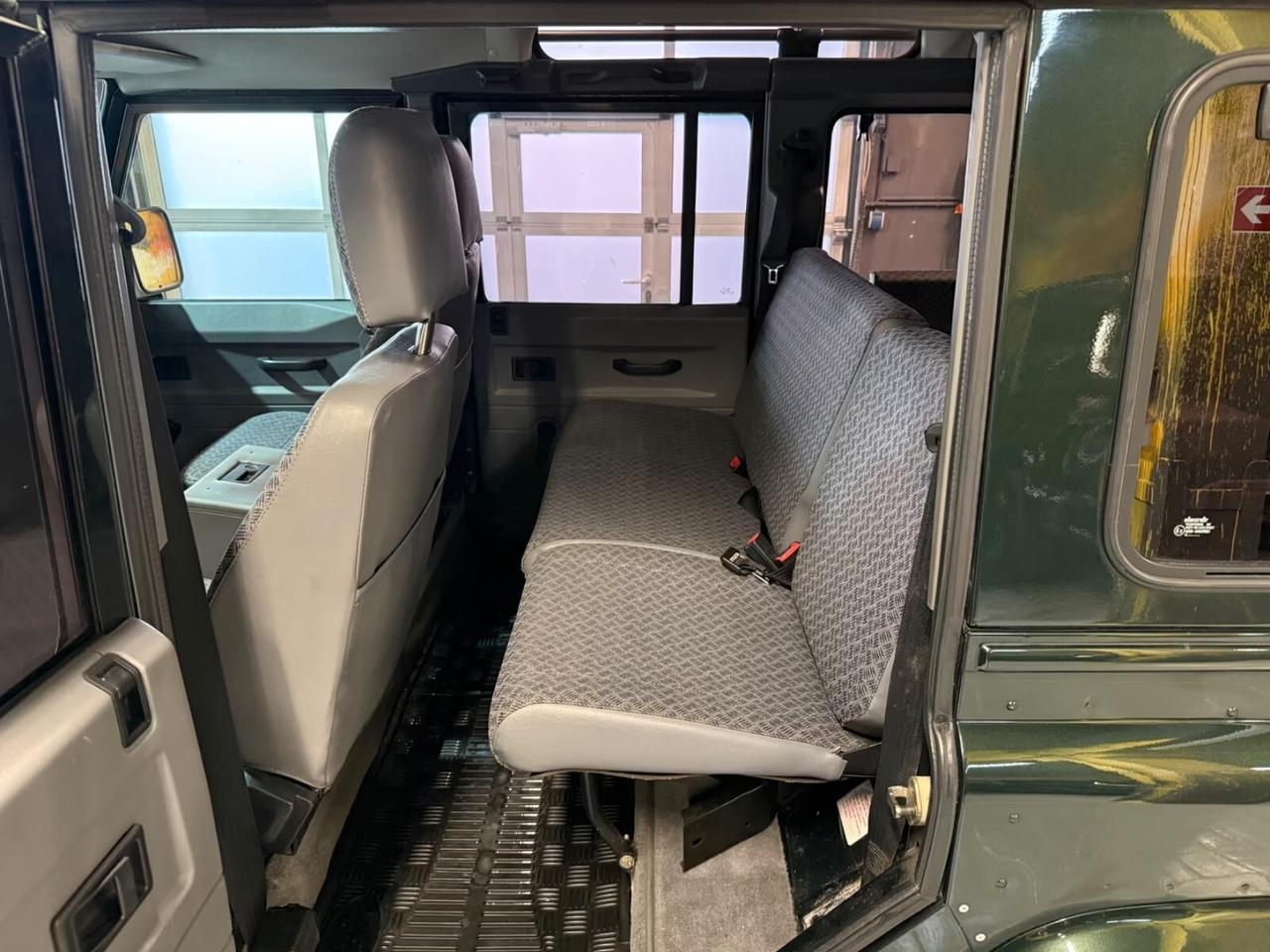 Land Rover Defender 110 2.5 Td5 Station Wagon 9 POSTI