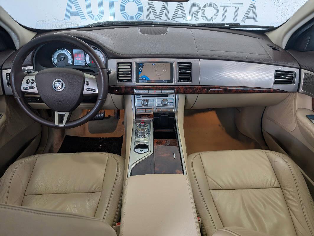 Jaguar XF 2.7d Luxury auto UNI-PROPRIETARIO!