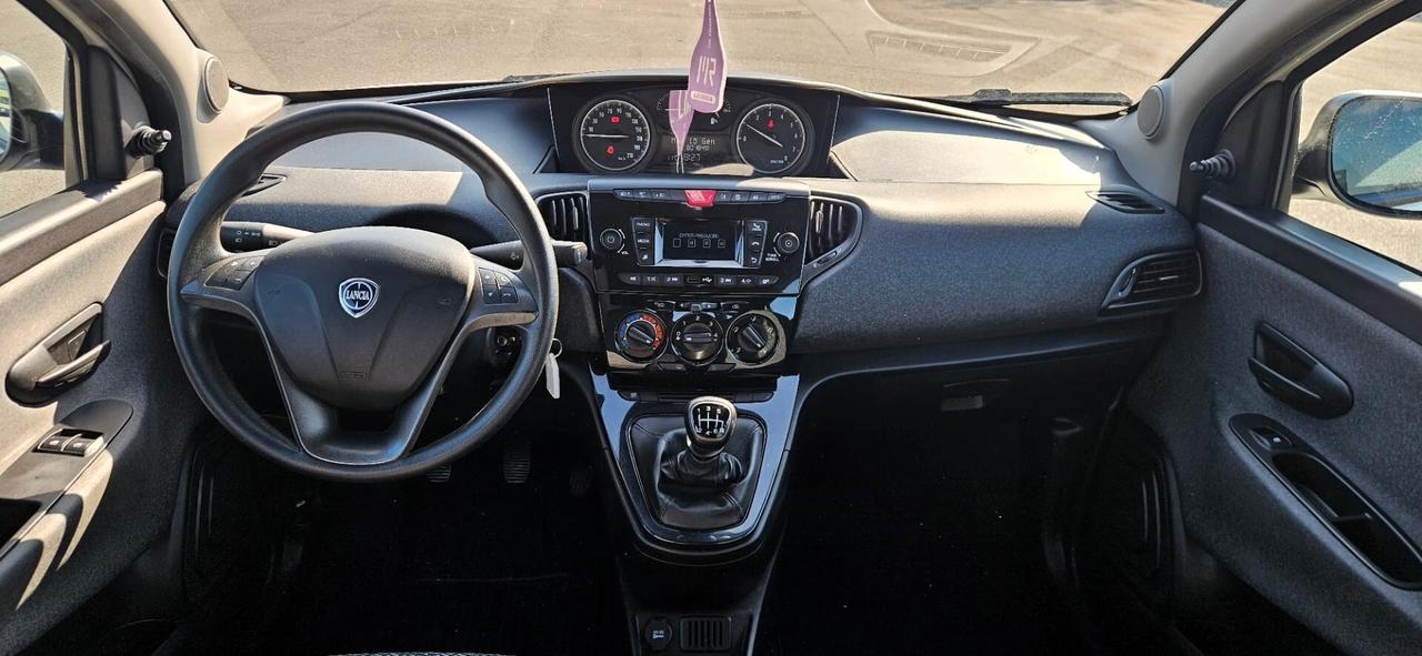 Lancia Ypsilon 1.0 FireFly 5 porte S&S Hybrid Ecochic Silver