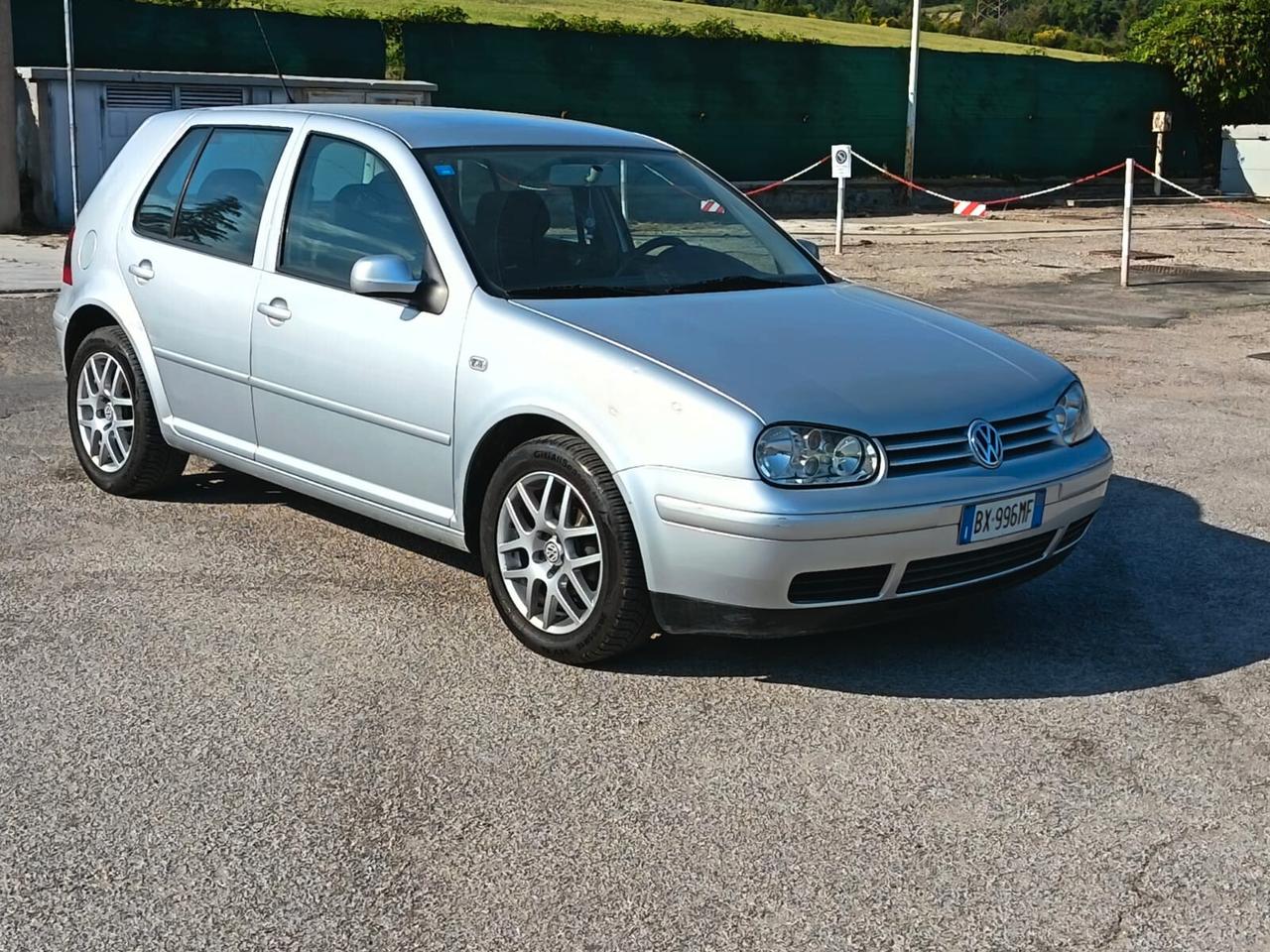 VOLKSWAGEN GOLF 4 HIGHLINE 1.6 BENZINA AUTOMATICA UNICOPROPRIETARIO – KM ORIGINALI – CAMBIO AUTOMATICO PERFETTO