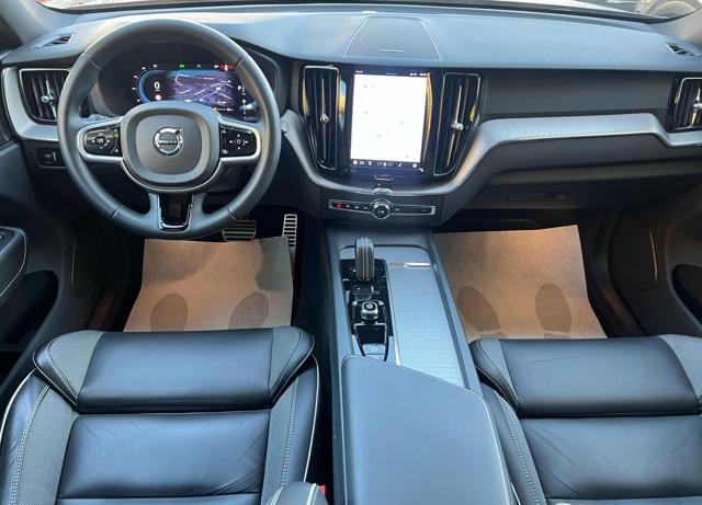 VOLVO XC60 2.0 B4 (d) R-design Dark Plus AWD