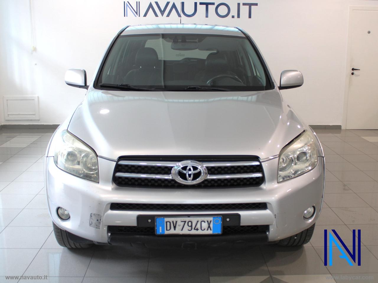 TOYOTA RAV4 2.2 D-4D 177 CV Luxury