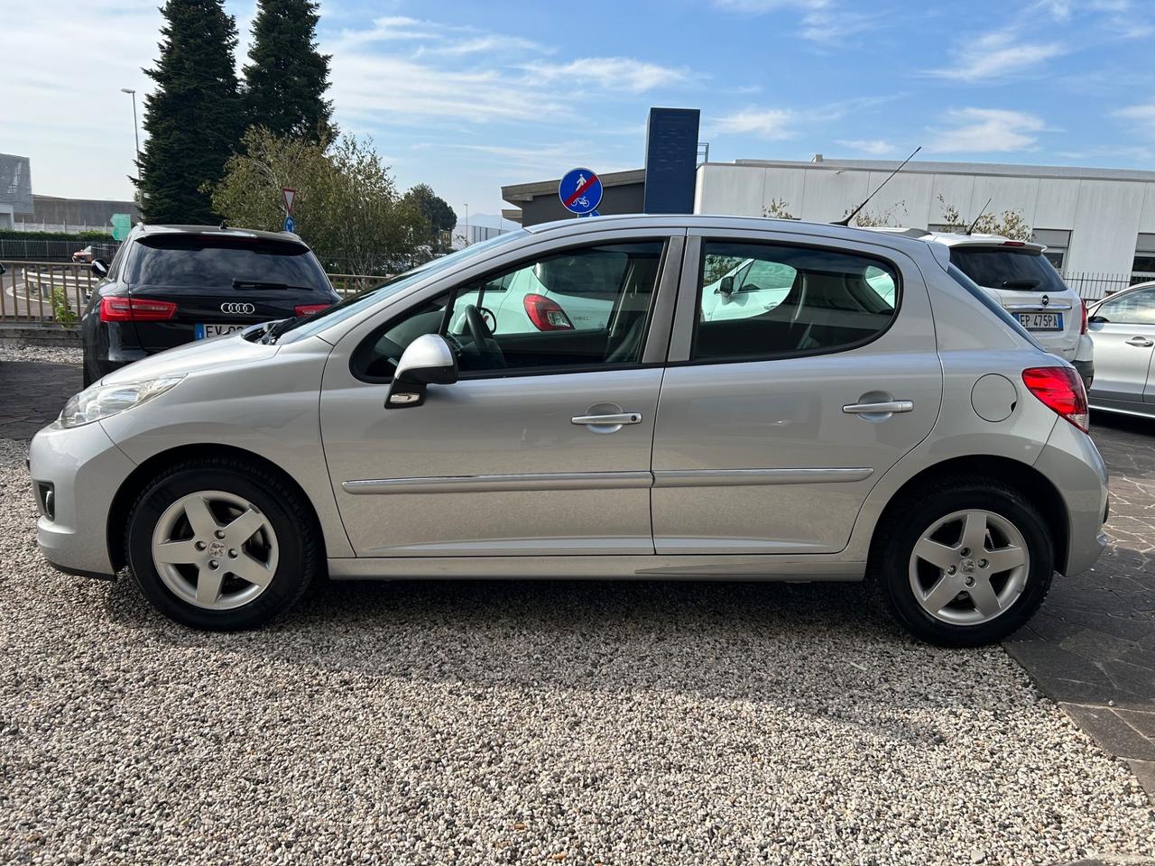 Peugeot 207 - 2011 1.4 8V 75CV 89.000 KM