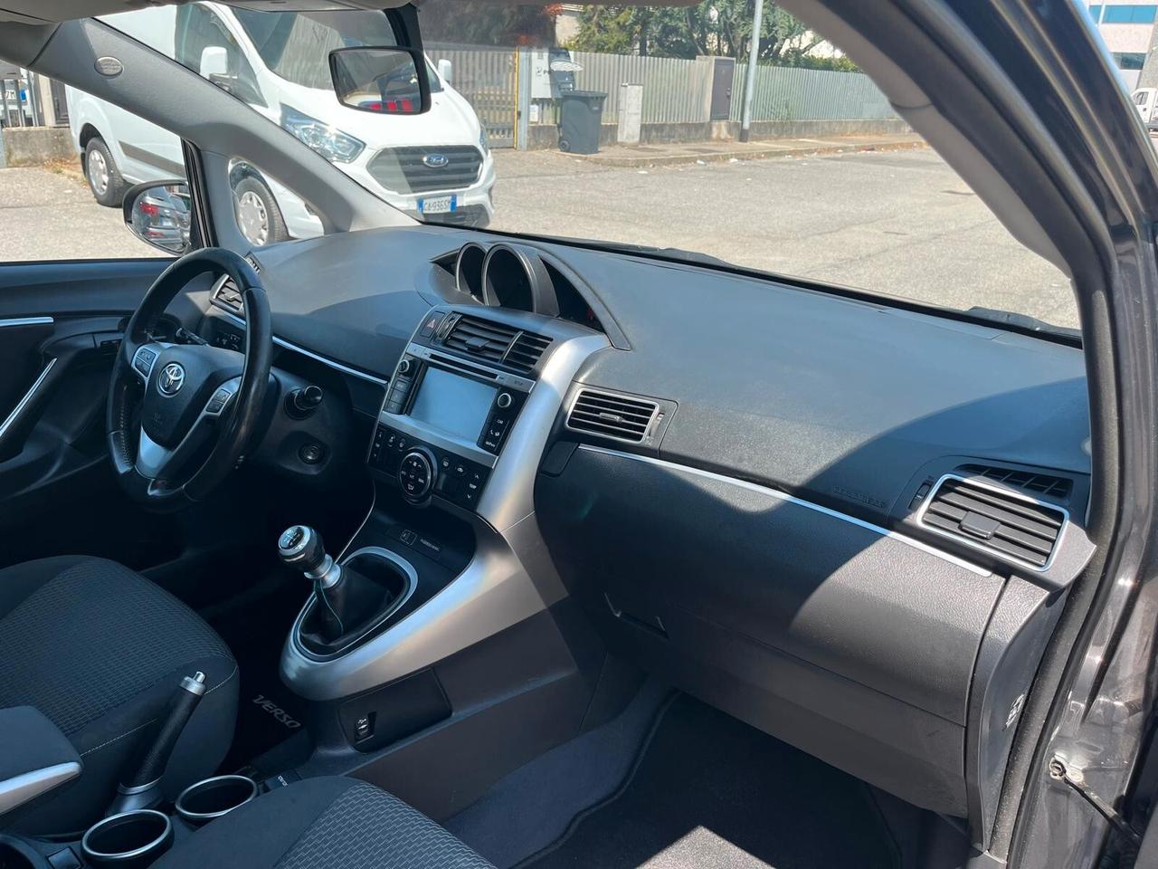 Toyota Verso 1.6 D-4D **7POSTI**