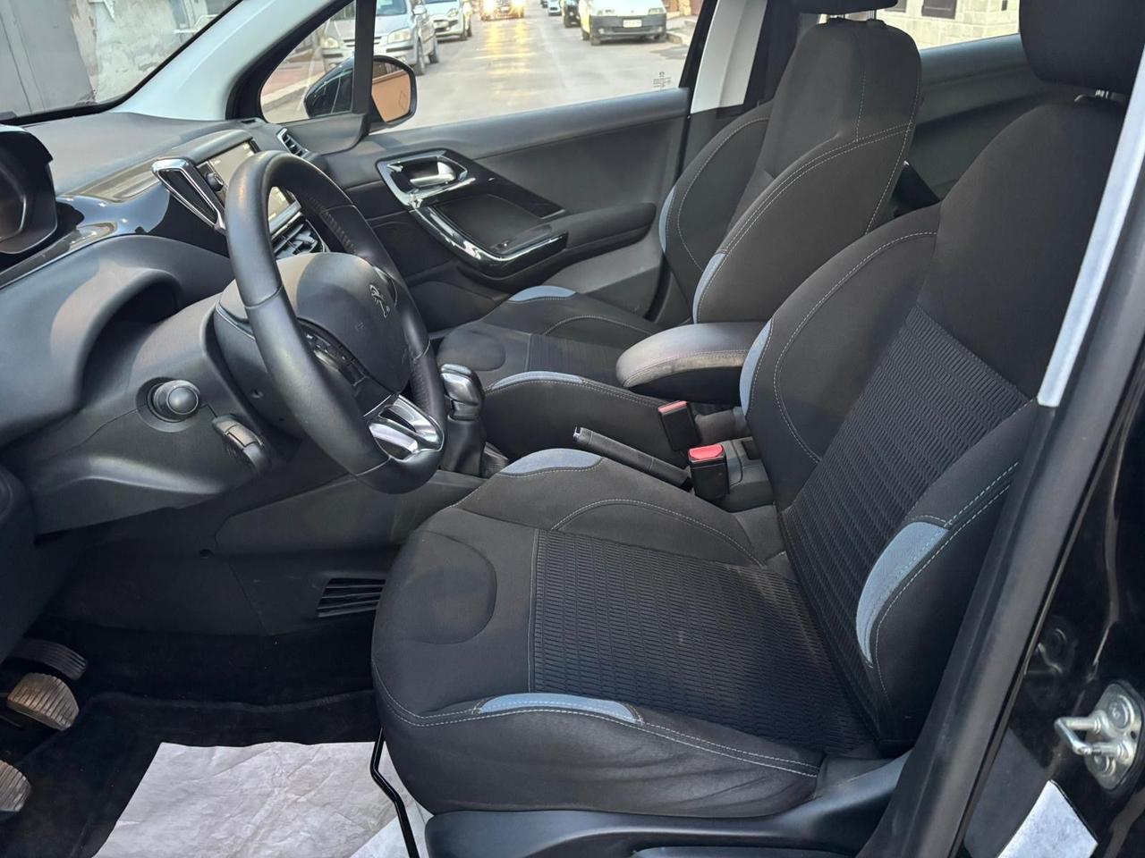 Peugeot 208 1.4 HDi 68 CV 5 porte Allure