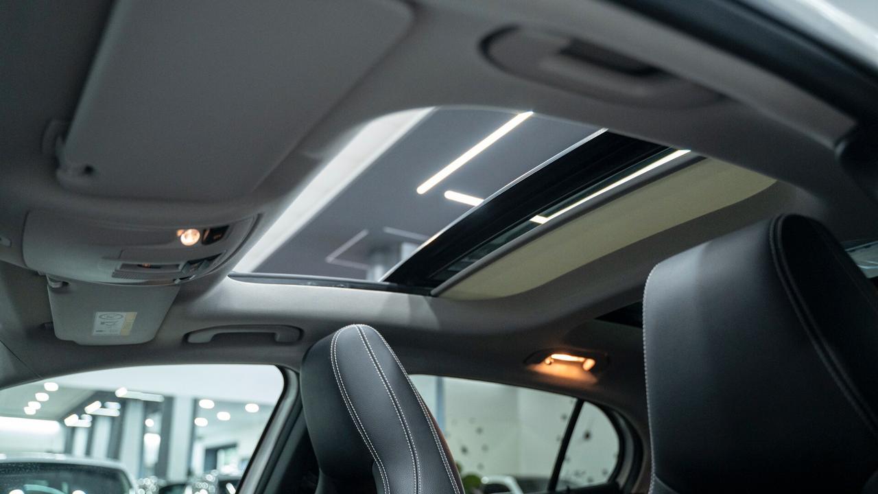 Mercedes-benz GLA 200 D NIGHT EDITION AUTO TETTO CARBONIO NAVI PELLE FULL OPTIONAL