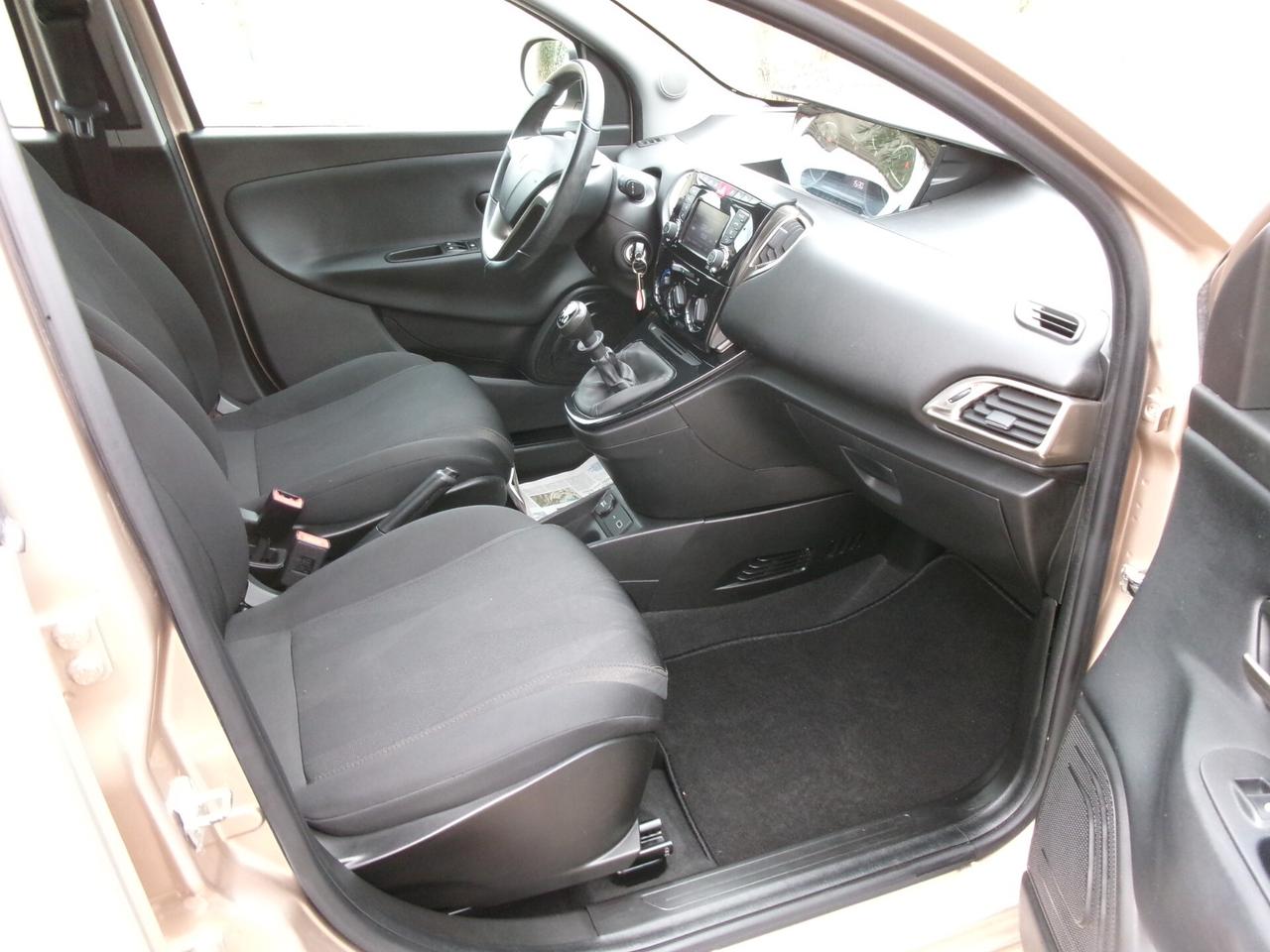 Lancia Ypsilon 1.0 FireFly 5 porte S&S Hybrid Ecochic Gold