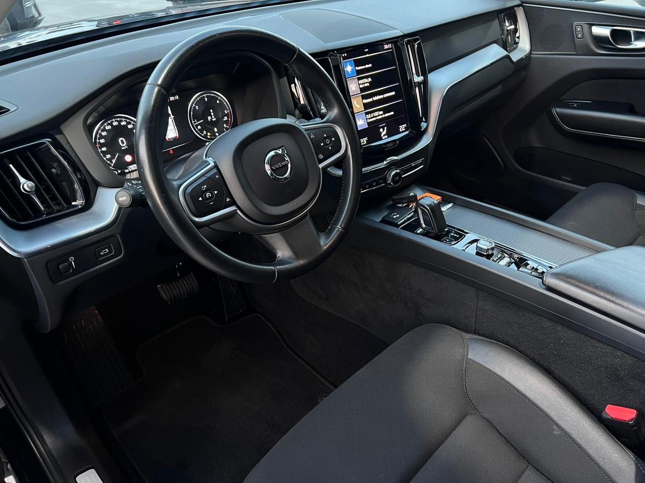 Volvo XC 60 XC60 B4 (d) AWD Geartronic Momentum Tetto apribile