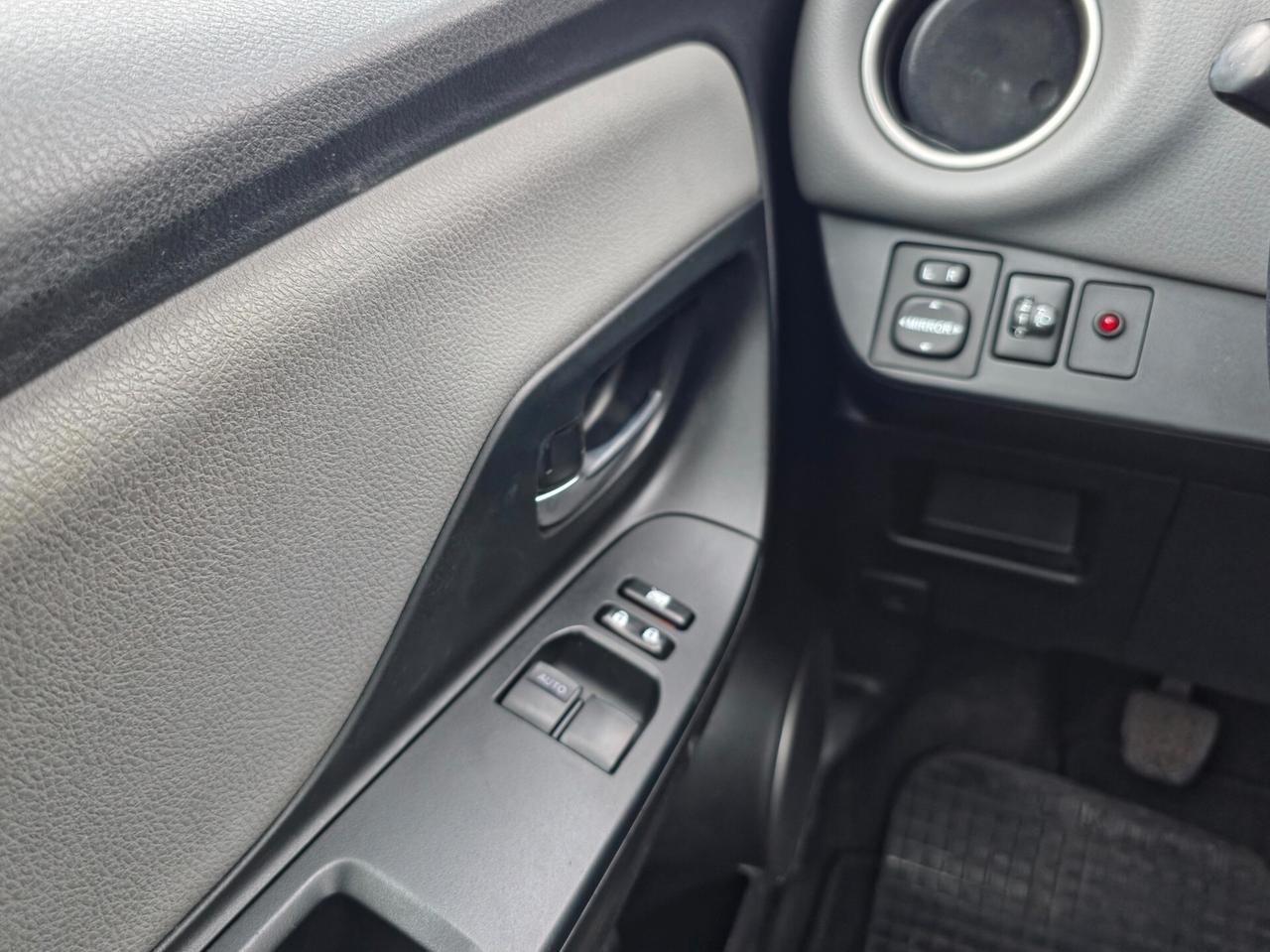 Toyota Yaris 1.0 5 porte Lounge 2015-E5 Manuale NEO