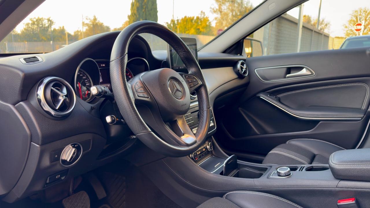 MERCEDES-BENZ GLA 180 1.6 PREMIUM 122CV - FULL LED, PELLE, TETTO, NEOPATENTATI