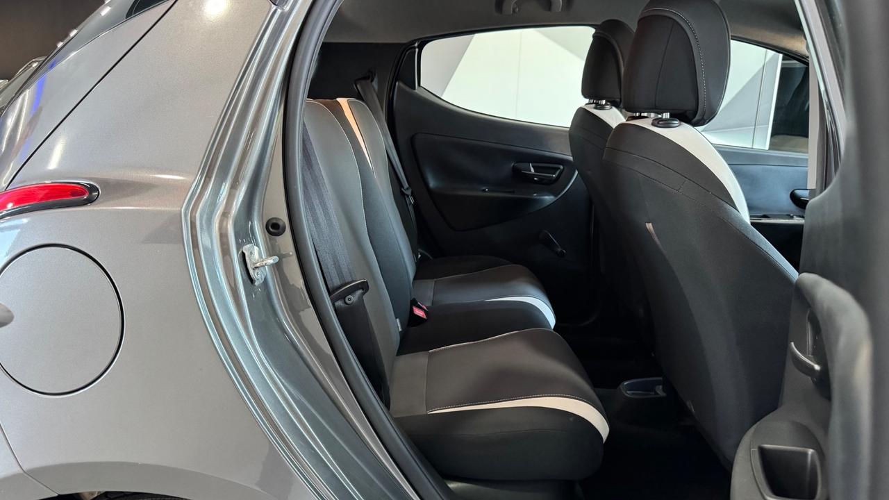Lancia Ypsilon 0.9 TwinAir 85 CV 5 porte Metano Ecochic Elle
