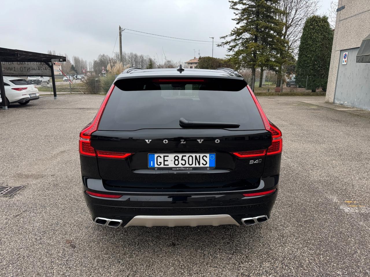 Volvo XC 60 B4 (d) AWD Geartronic R-design UNICO PROP. FULL OPTIONAL