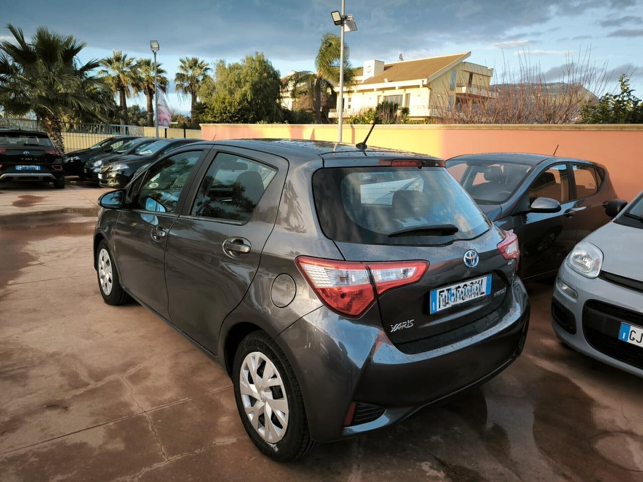 Toyota Yaris 1.5 Hybrid 5 porte Business