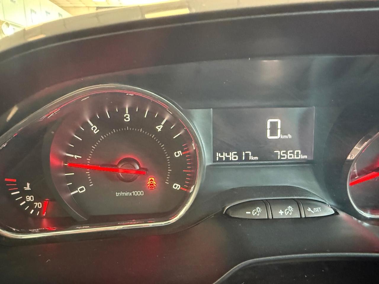 Peugeot 208 1.4 HDi 68 CV 5 porte Allure