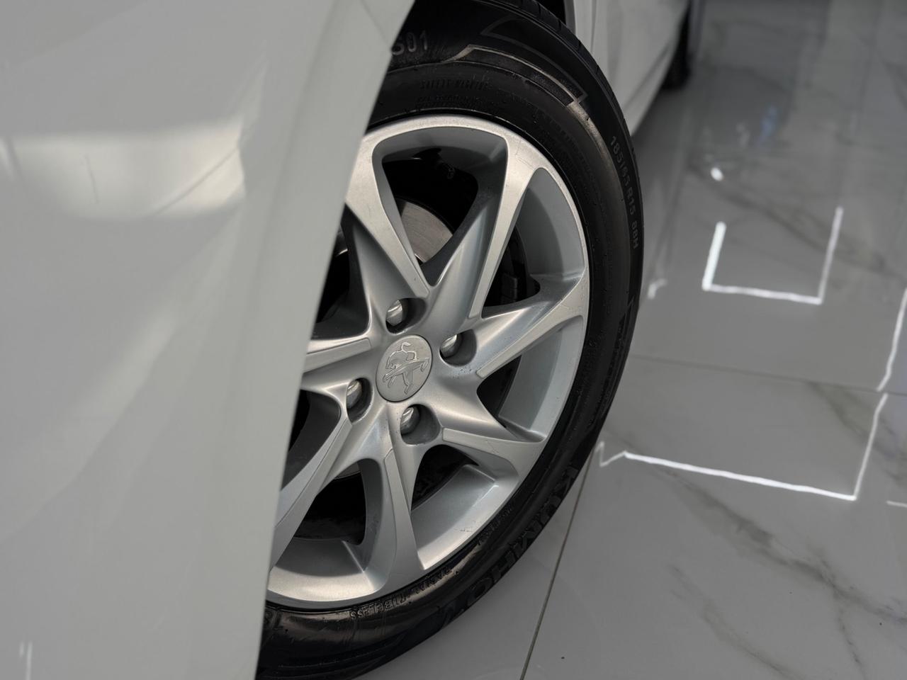 Peugeot 208 1.4 HDi 68Cv Allure-Iper Full