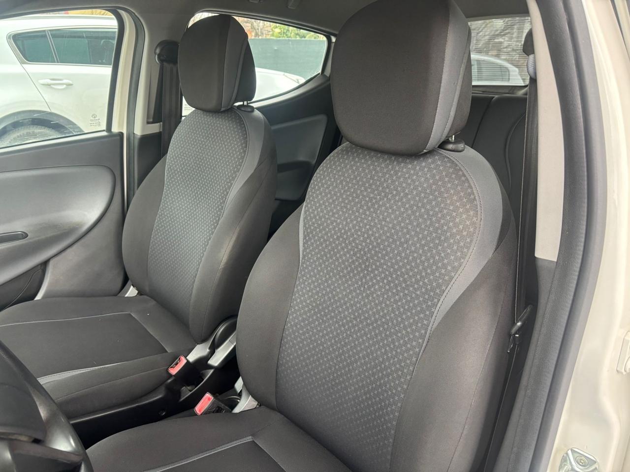 Lancia Ypsilon 1.2 69 CV 5 porte Silver