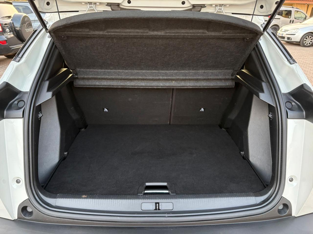 PEUGEOT 2008 1.5 HDI FULL OPTIONAL SI NEOPATENTATI