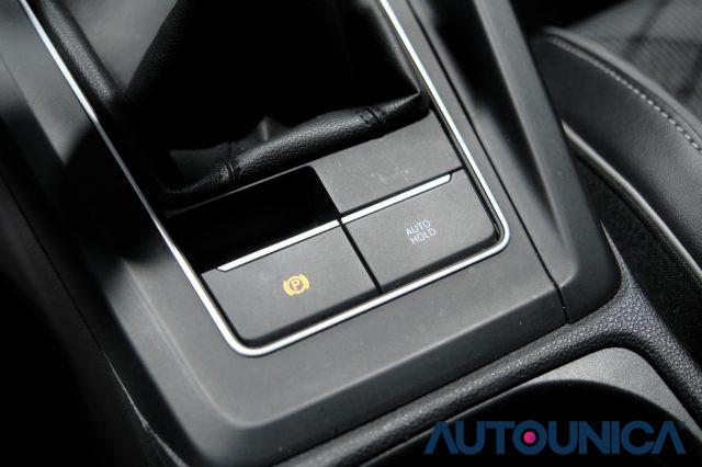 VOLKSWAGEN Golf 1.0 TSI R-LINE FULL LED NEOPATENTATI