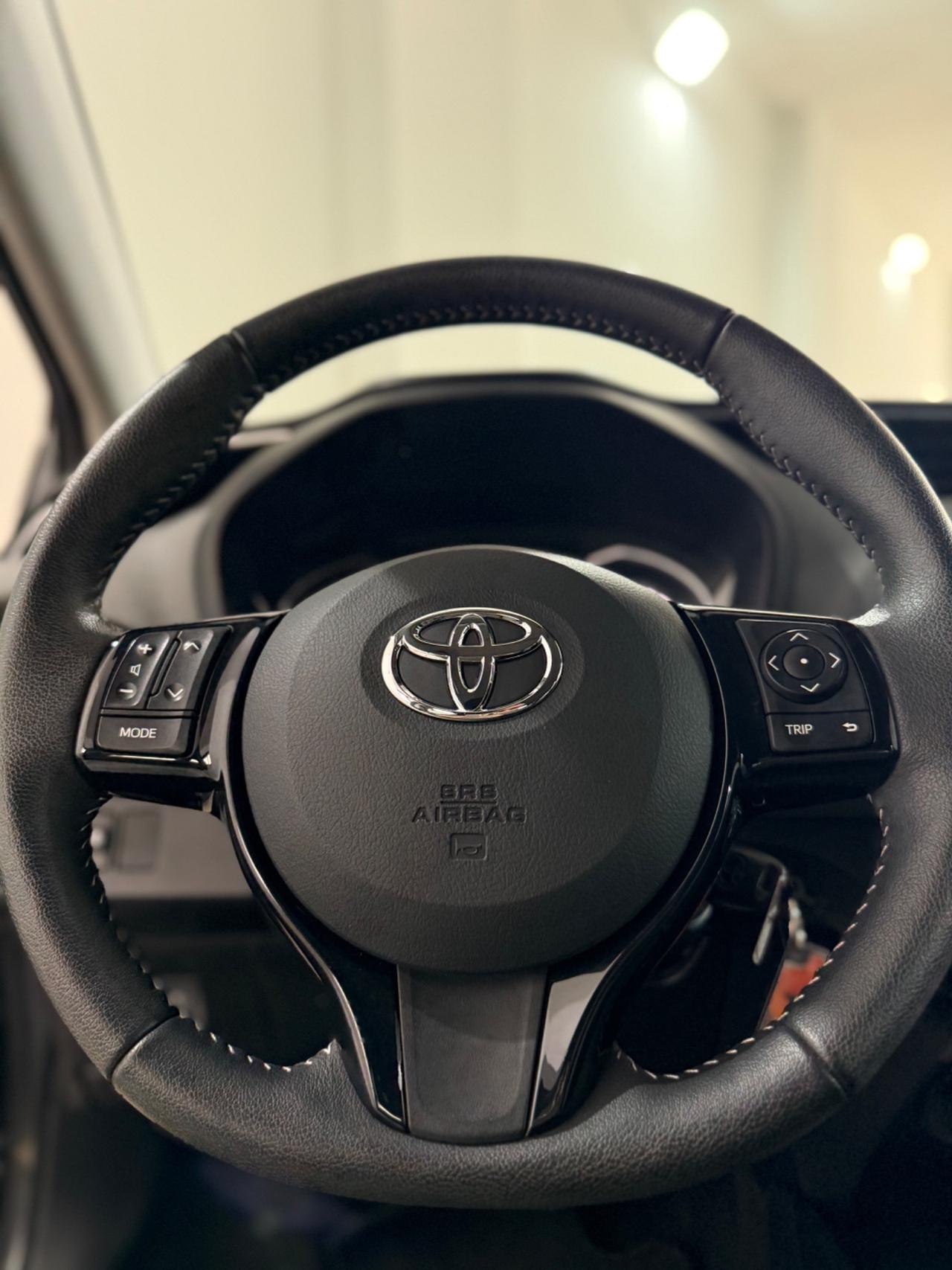 Toyota Yaris 5p 1.0 Lounge CON 17000 KM, NAVI,TELECAMERA,BLUETOOTH ,SCHERMO TOUCH