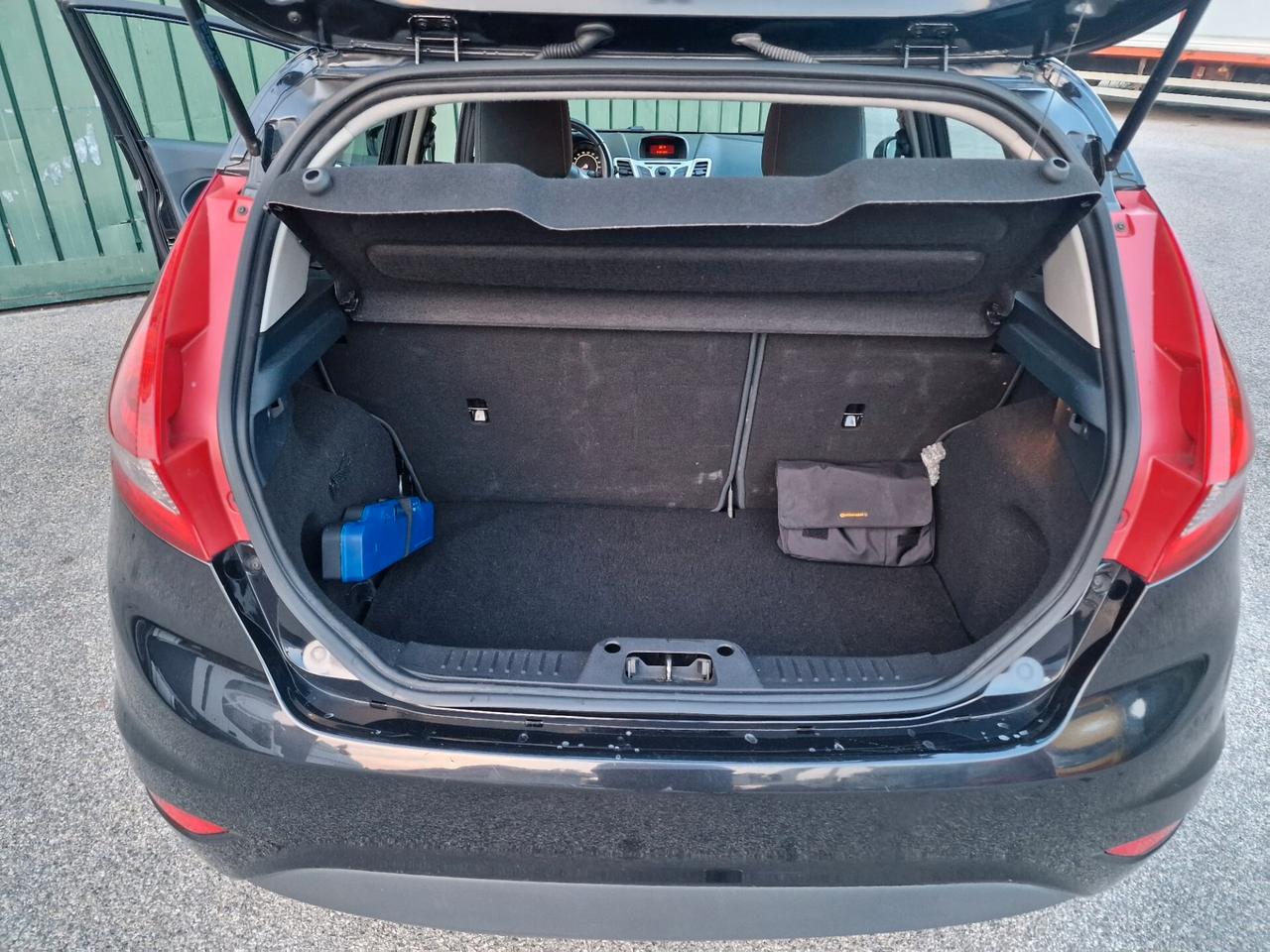 Ford Fiesta 1.4 5 porte Bz.- GPL