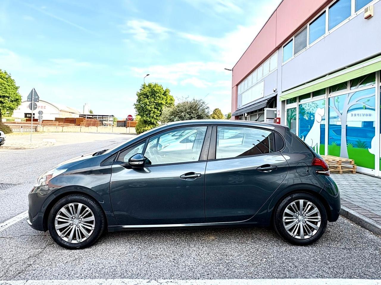 Peugeot 208 1.2 Neopatentati