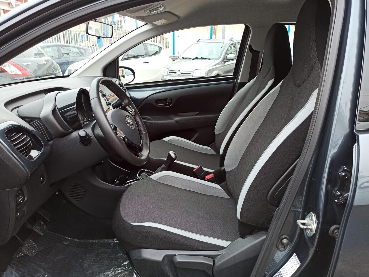 Toyota Aygo 1.0 VVT-i 69 CV 5 porte x-wave