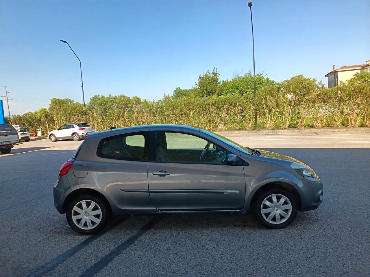 Renault Clio 1.2 16V 3 porte Luxe ok neo patente