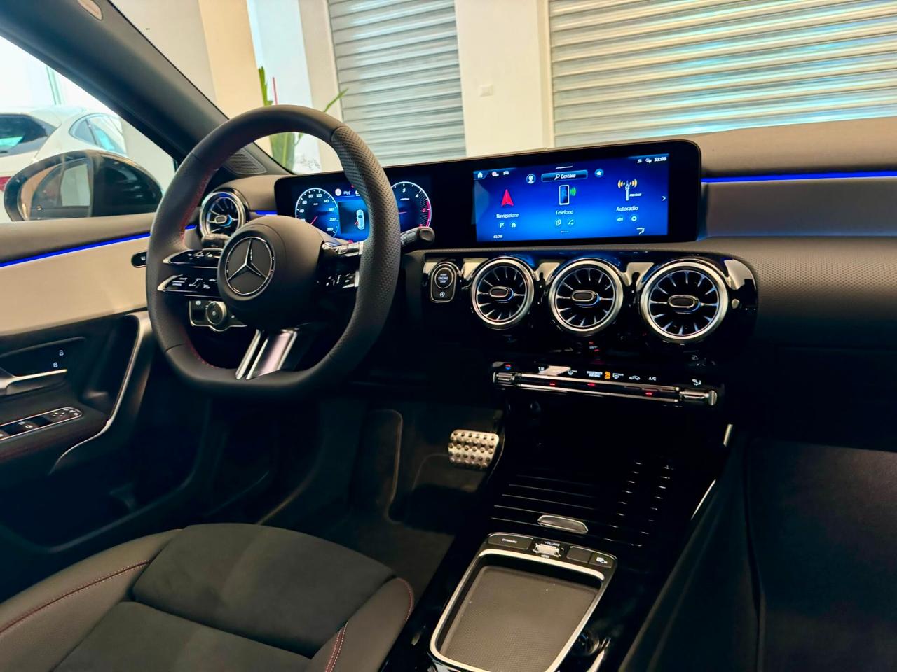 MERCEDES-BENZ A180 AUTOMATIC AMG LINE PREMIUM FULL
