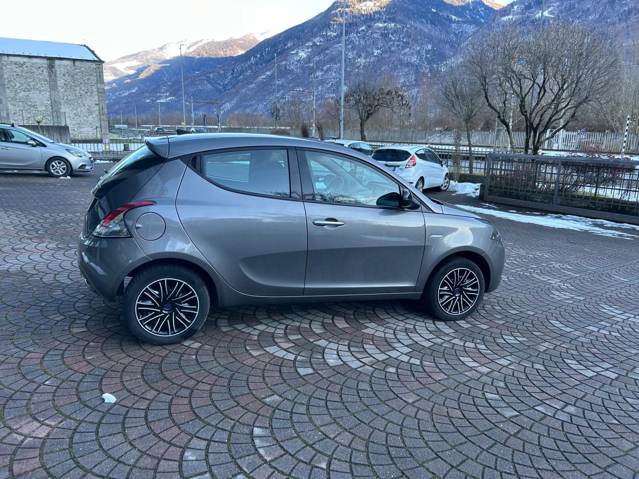 Lancia Ypsilon 1.0 FireFly 5 porte S&S Hybrid Gold