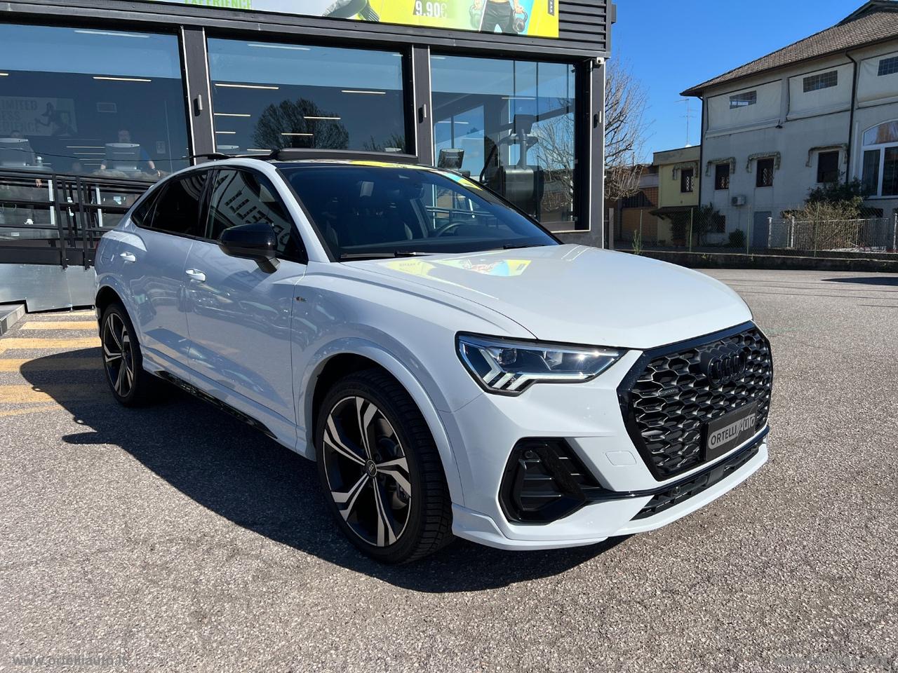 AUDI Q3 SPB 40 TDI quattro S tr. Ident. Black