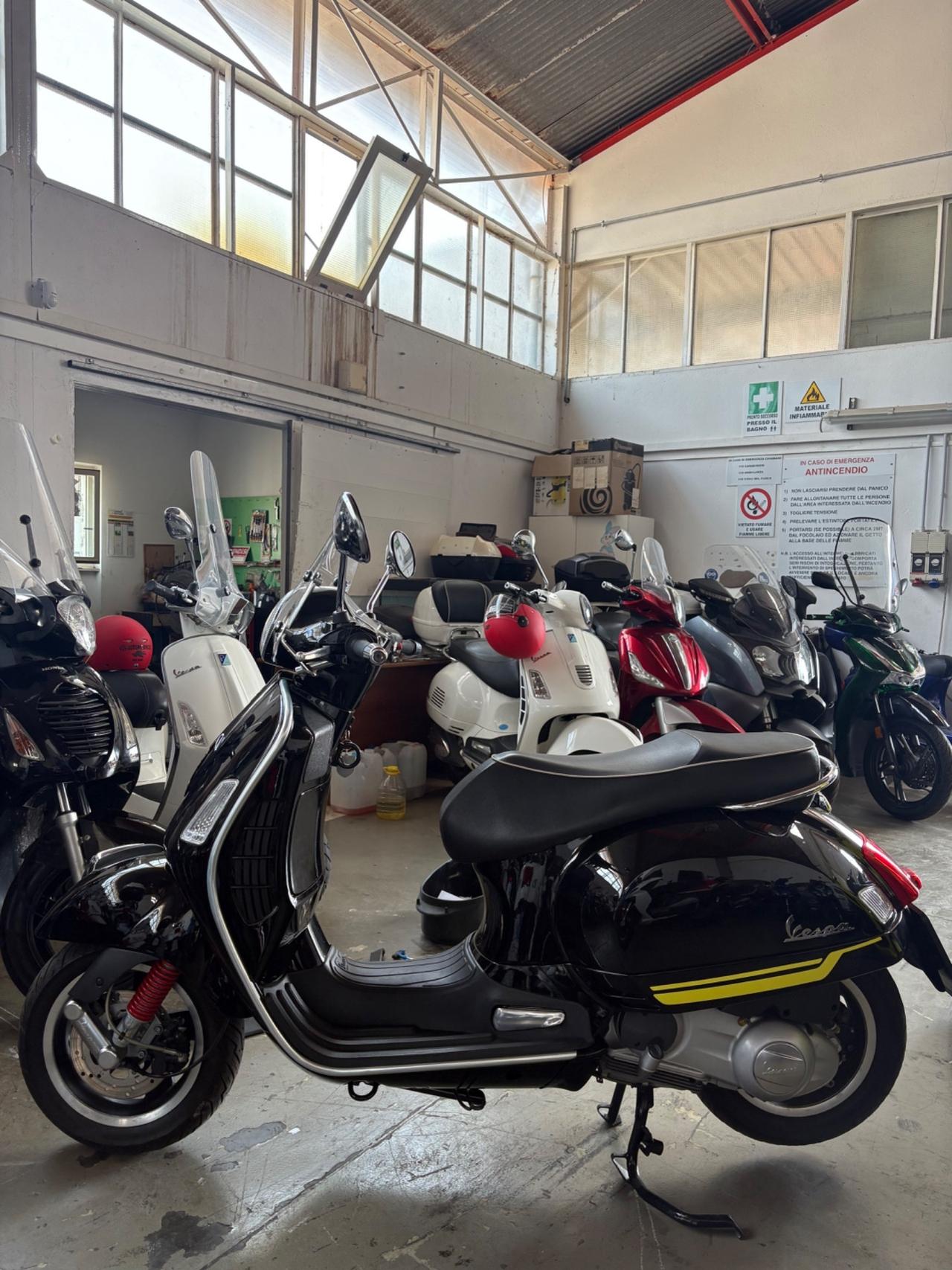 PIAGGIO VESPA 300 GTS