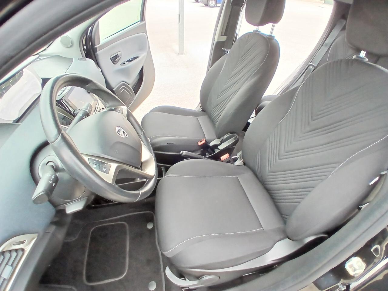 Lancia Ypsilon 1.0 HYBRID GOLD 2023