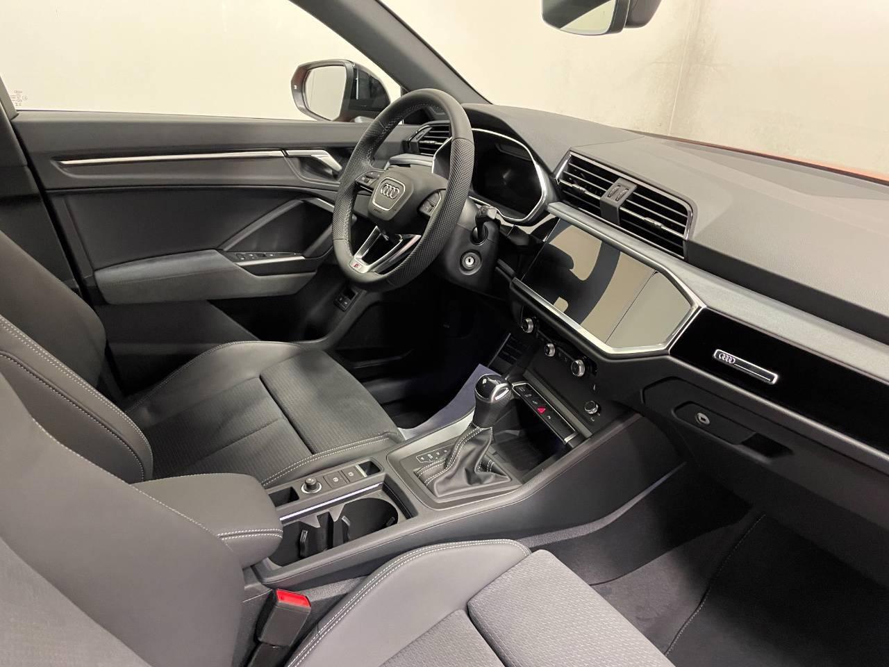 AUDI Q3 SPORTBACK 45 TFSIe S-TRONIC IDENTITY BLACK