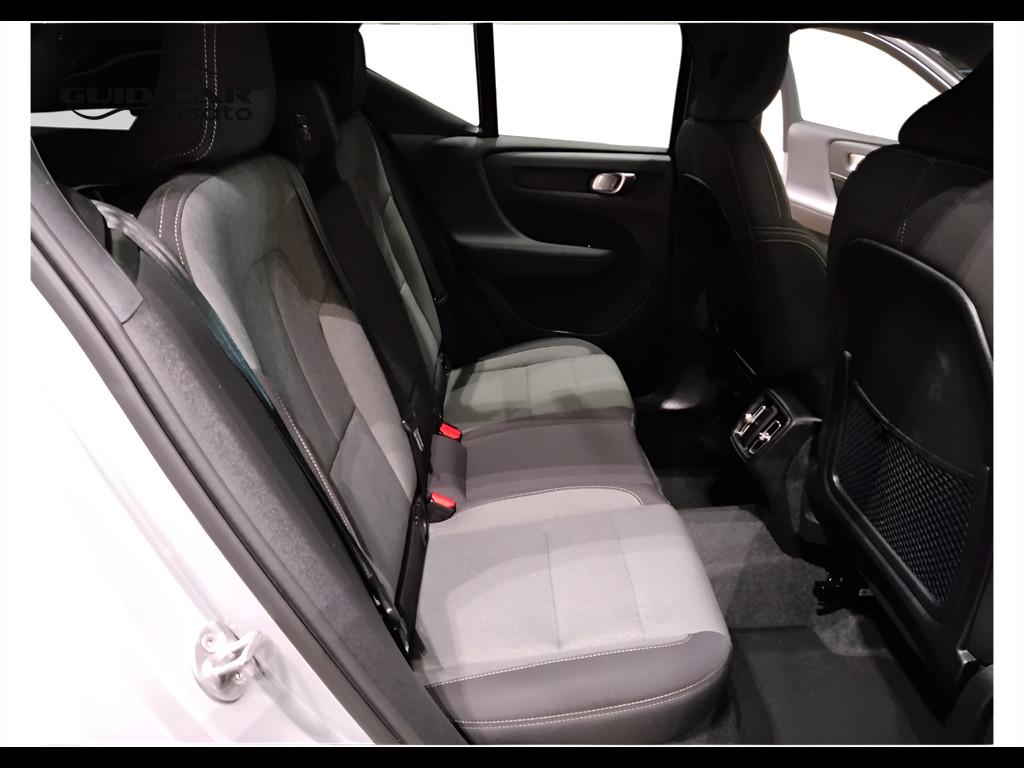 VOLVO XC40 2023 - XC40 2.0 b3 Plus Dark auto