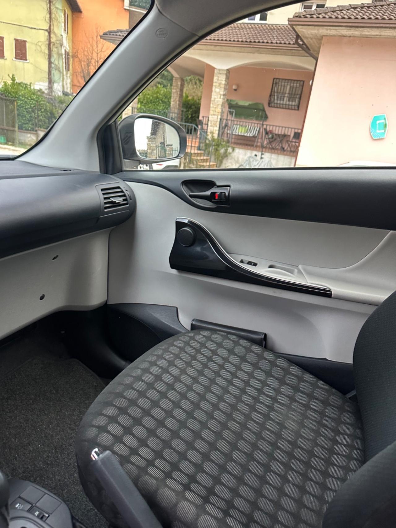 Toyota iQ 1.0 CVT TREND KMCERT GARANZ UNICOPR NEOPAT