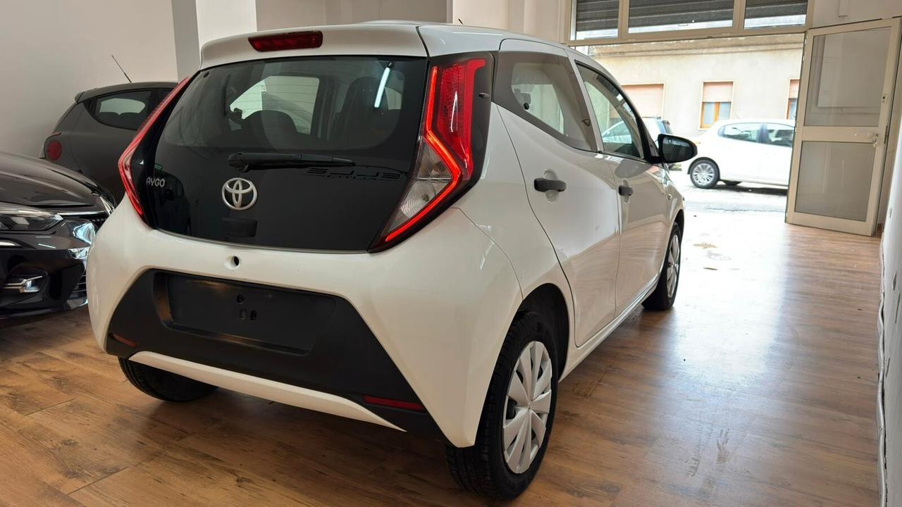 Toyota Aygo Connect 1.0 VVT-i 72 CV 5 porte x-fun