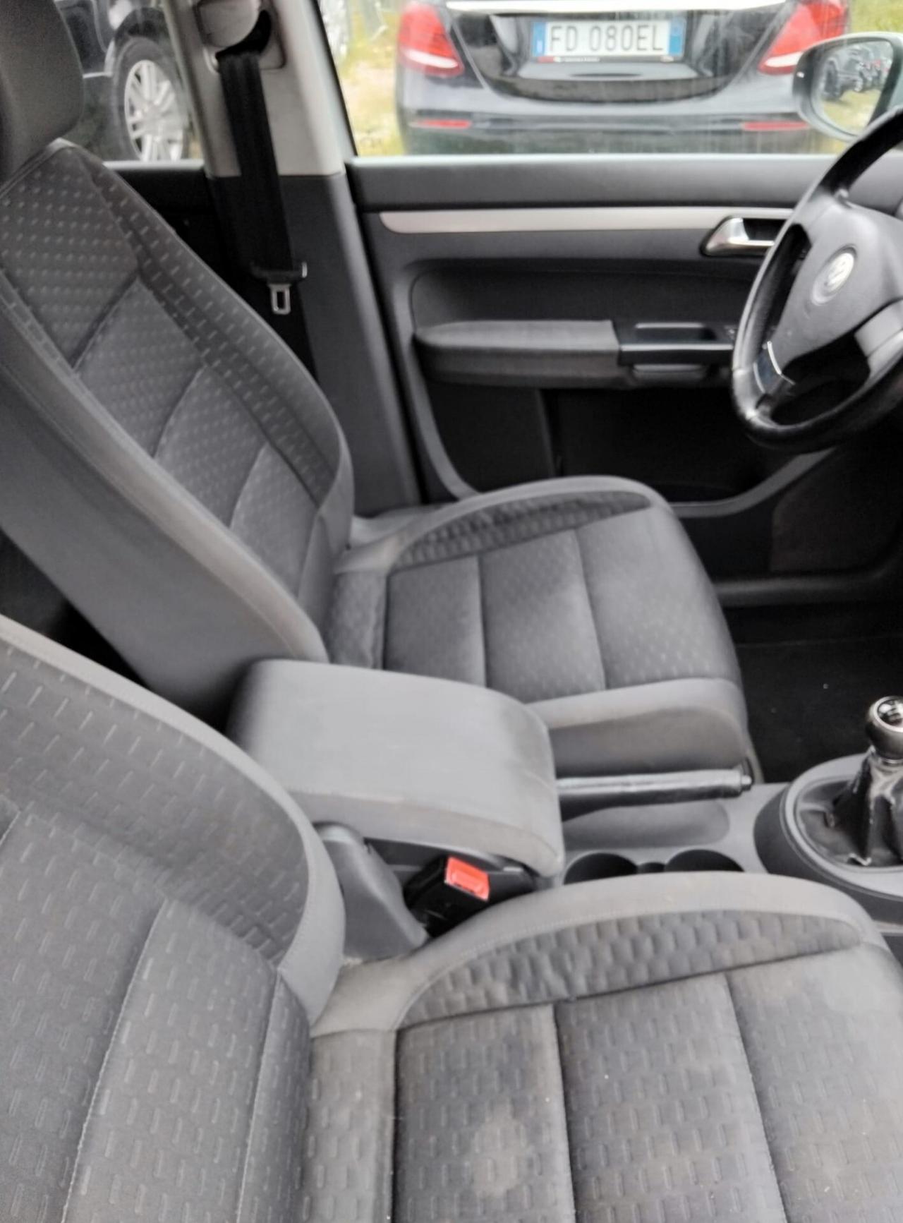 Volkswagen Touran 7 POSTI