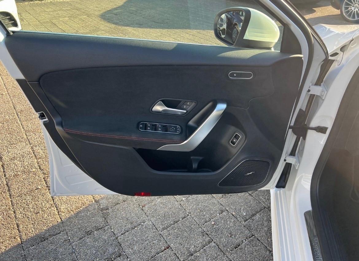 Mercedes-Benz A 250 e AMG Line