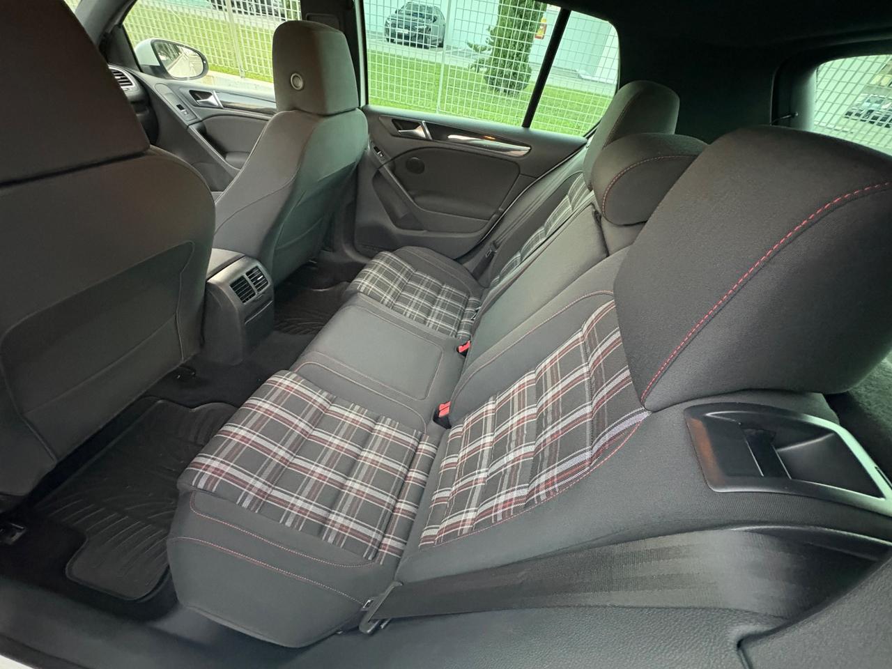 Volkswagen Golf GTI 2.0 TSI 5p.