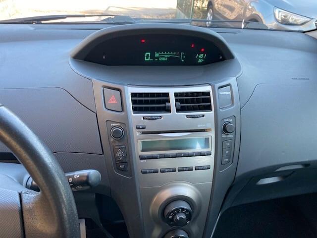 Toyota Yaris 1.0 5 porte, UNIPROPRIETARIO , OK NEOPATENTATI!!