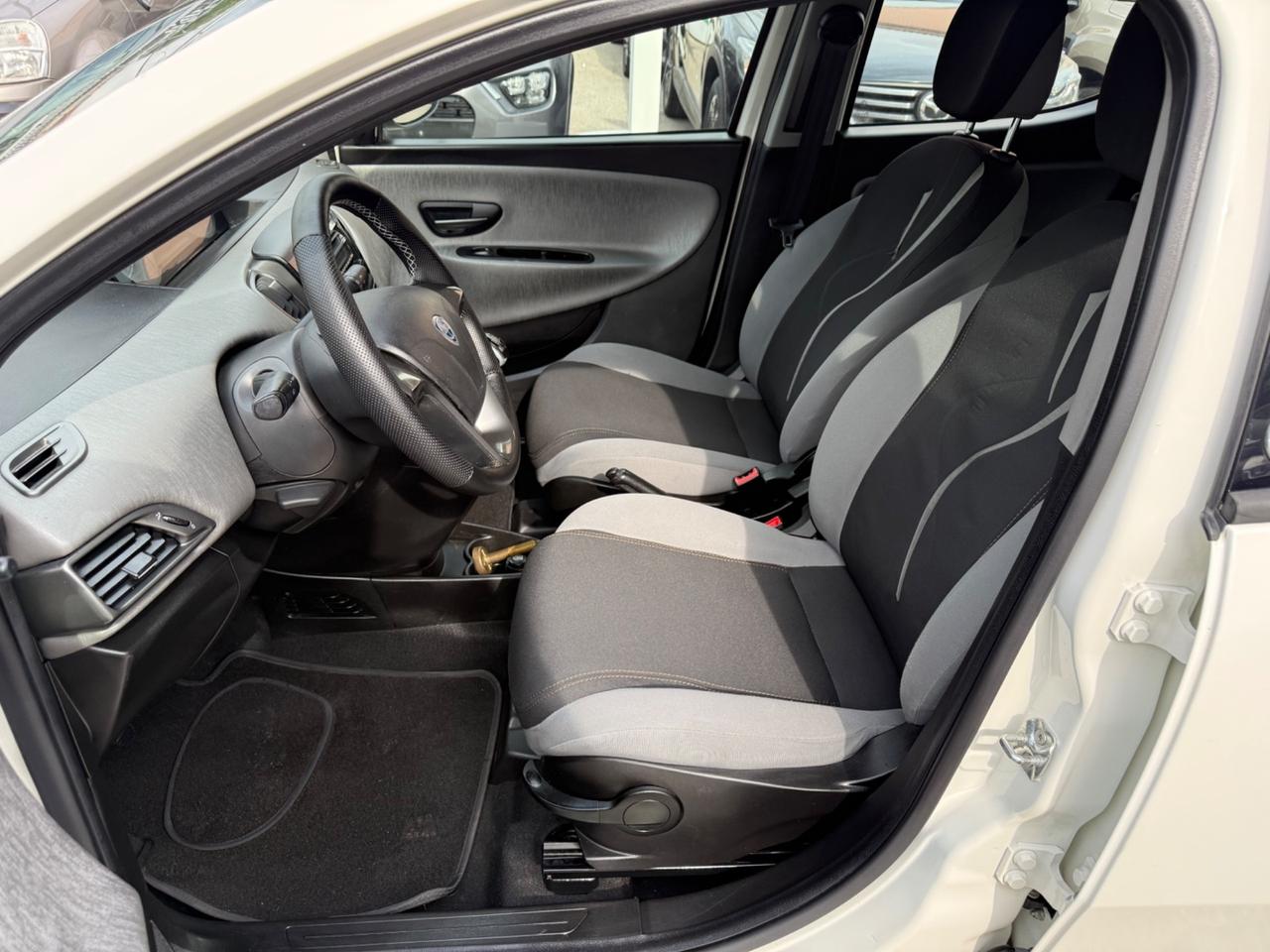Lancia Ypsilon 1.2 69 CV 5 porte GPL Ecochic Silver