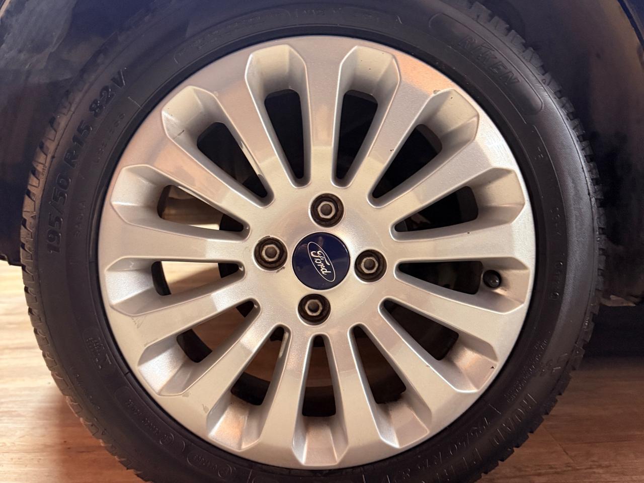 STUPENDA FORD KA CON SOLI 43.580 KM