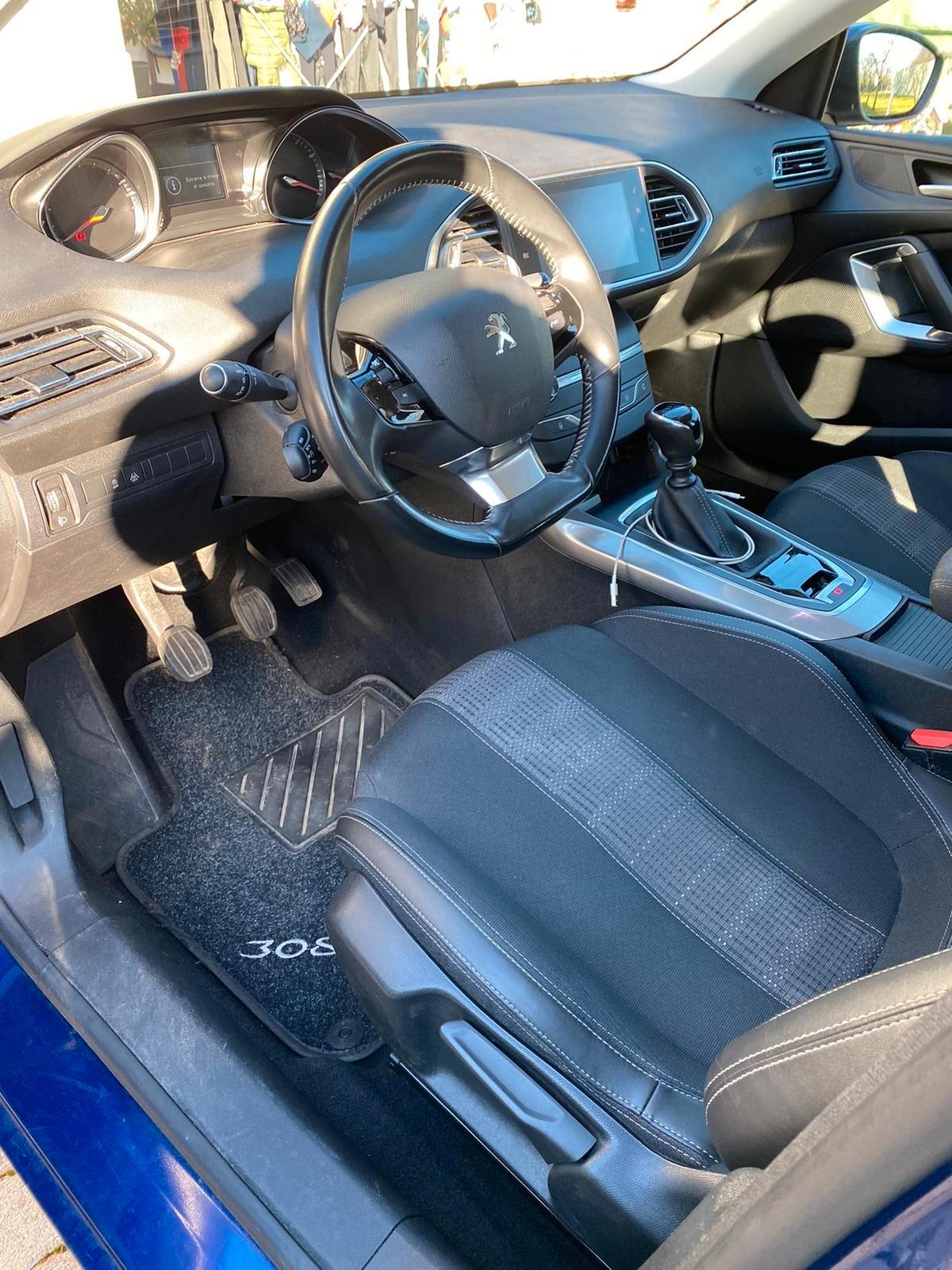 Peugeot 308 1.2i PureTech Turbo GT Line