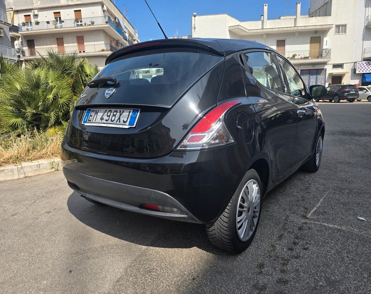 Lancia Ypsilon 1.2 69 CV 5 porte S&S Platinum