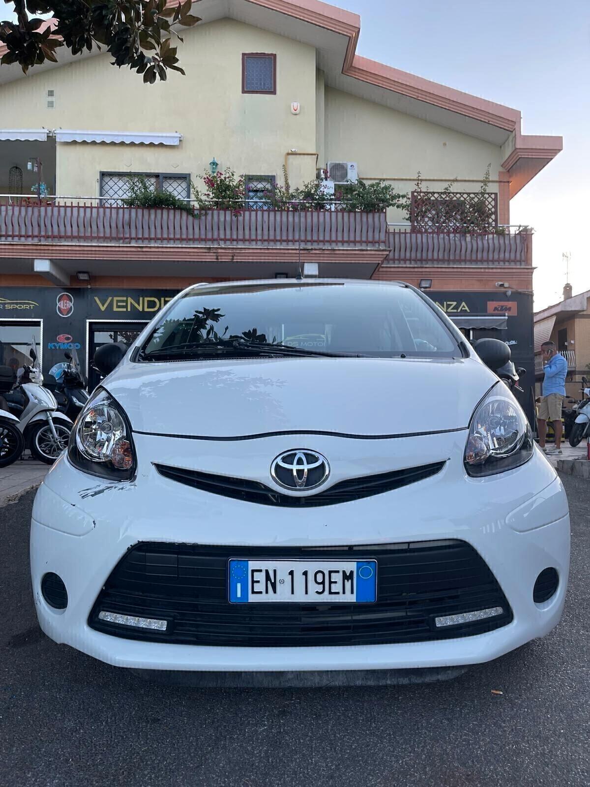 Toyota Aygo 1.0 12V VVT-i 3 porte Active Connect