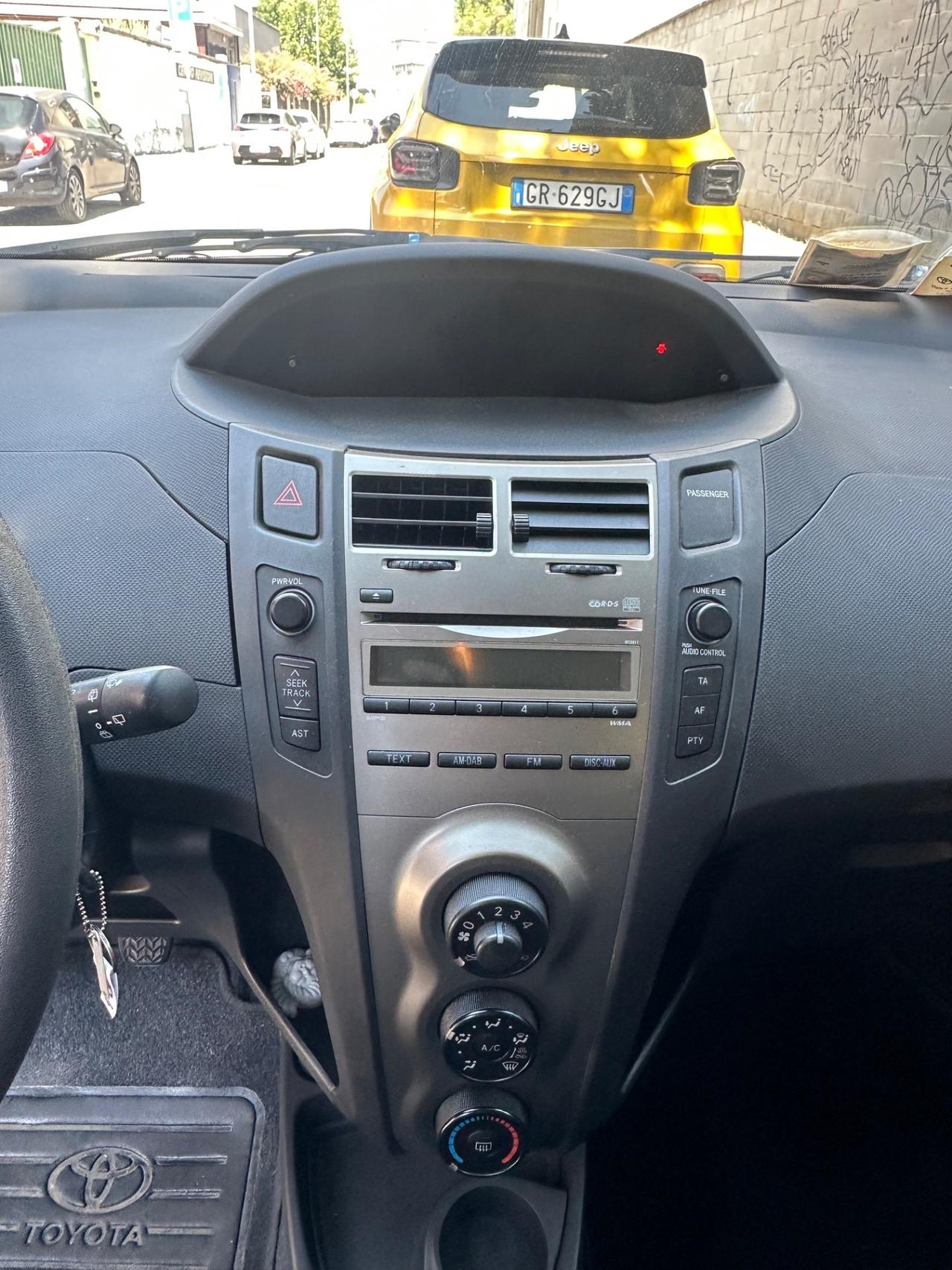 Toyota Yaris 1.0 5 porte - ok neopatentati - 56000 km