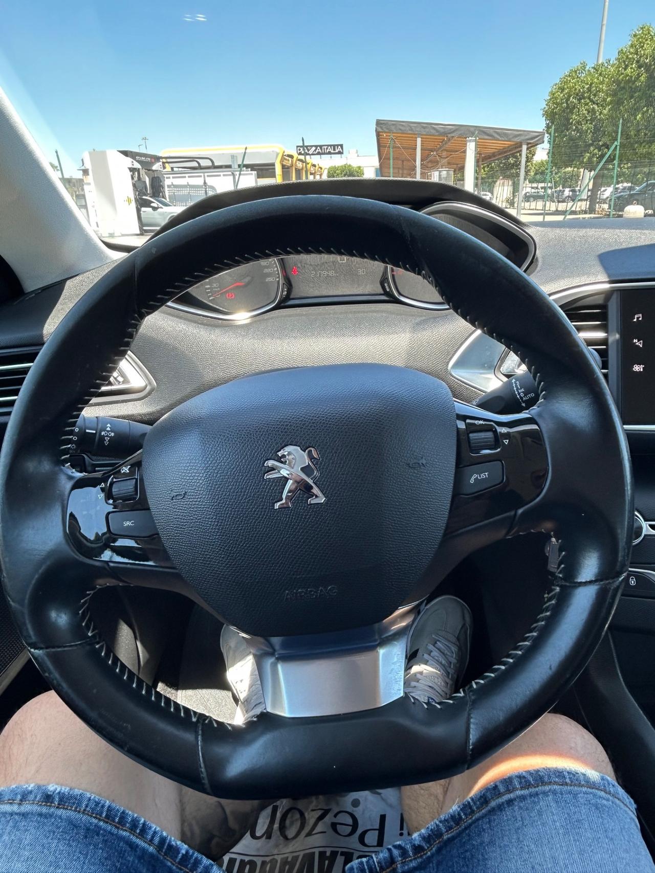 Peugeot 308 BlueHDi 130 S&S SW Allure da vetrina