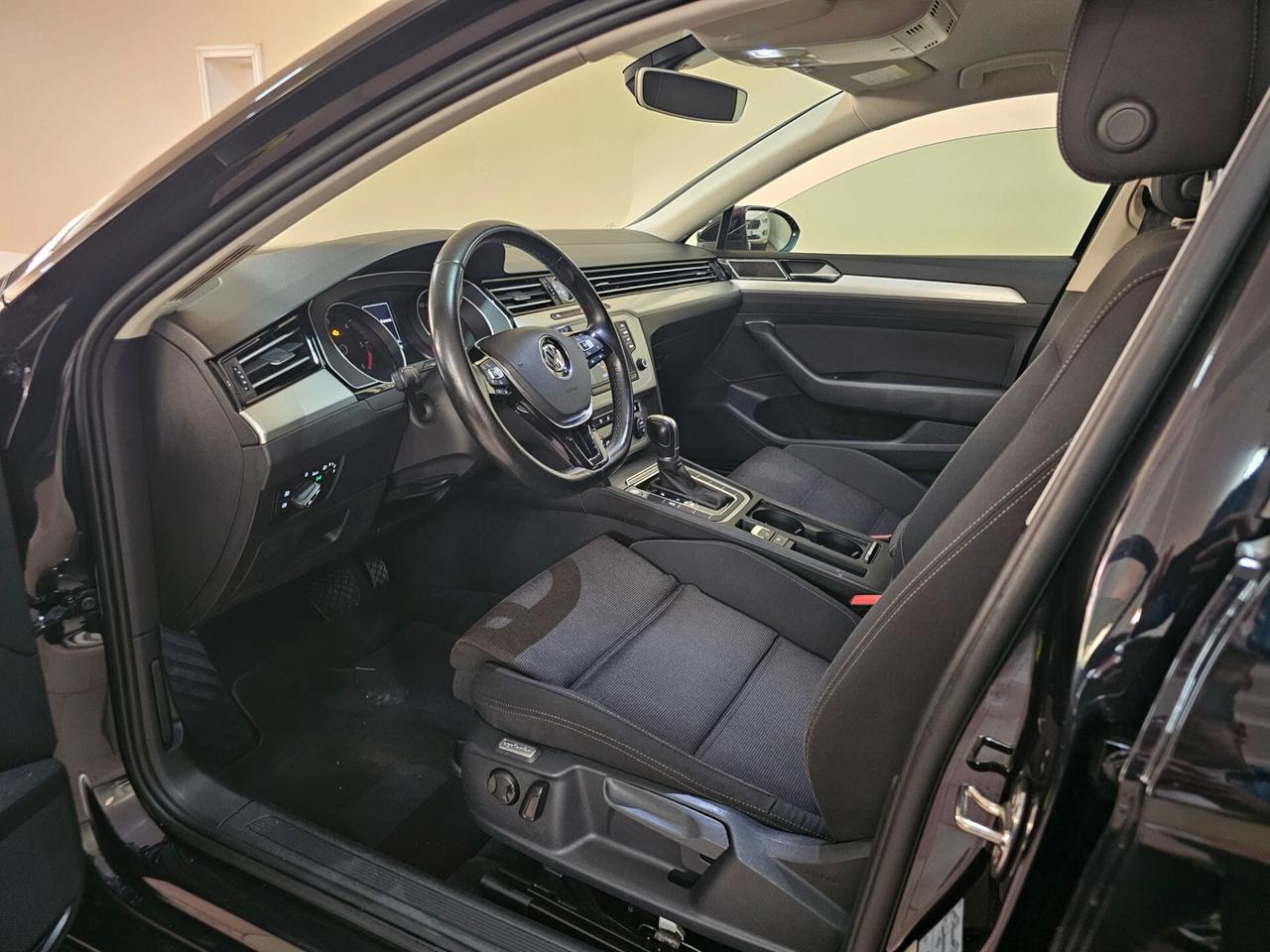 Volkswagen Passat Variant 1.6 TDI SCR DSG Business BMT