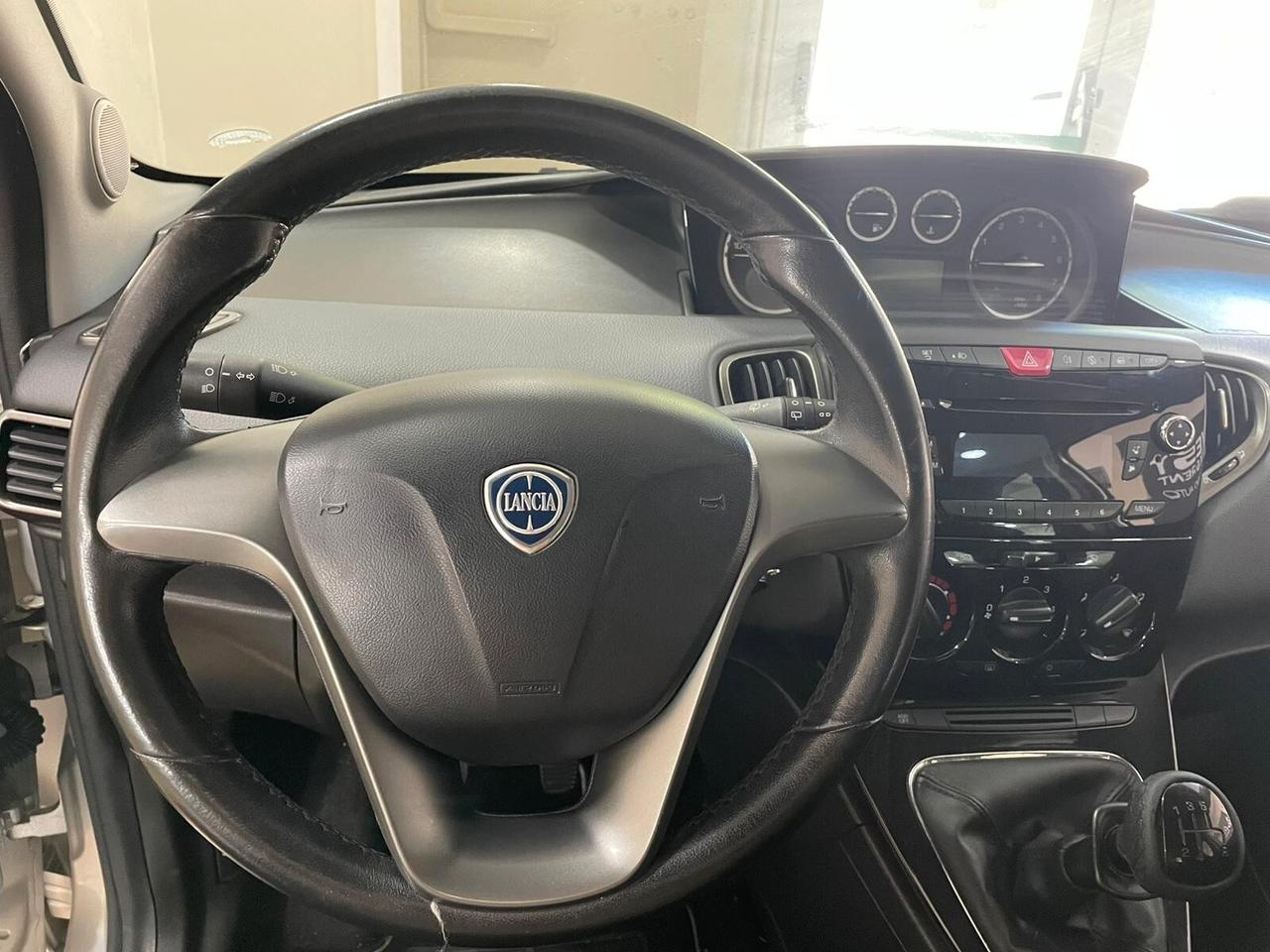 Lancia Ypsilon 1.2 69 CV 5 porte S&S Silver